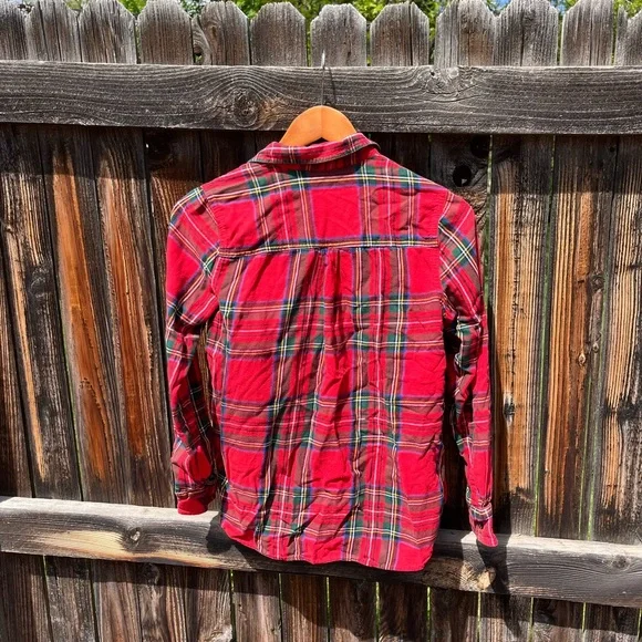 Old Navy • Red and Green Casual Button Down Shirt - Picture 4 of 5